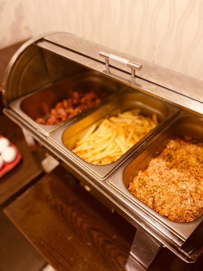 Adora Cafe & Restaurant Отель 3*
